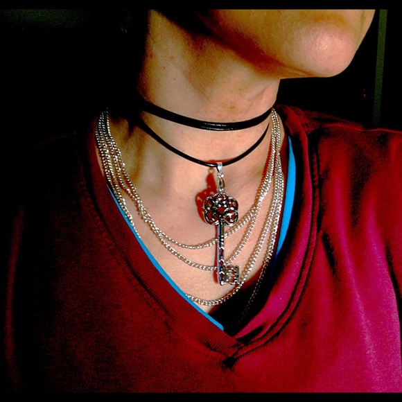 🗝Silver Key, Leather Wrap Choker🗝 - Picture 4 of 4